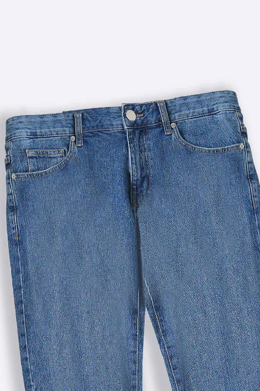 CLASSIC STRAIGHT JEANS