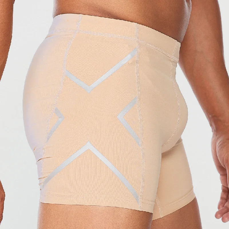 2XU - Core Compression 1/2 Shorts - Beige/Silver